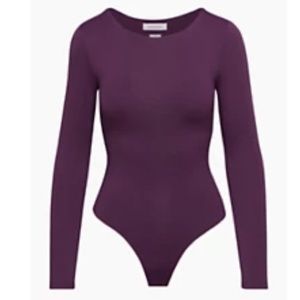 NWT Aritzia Babaton contour crew long sleeve body suit in purple, size S